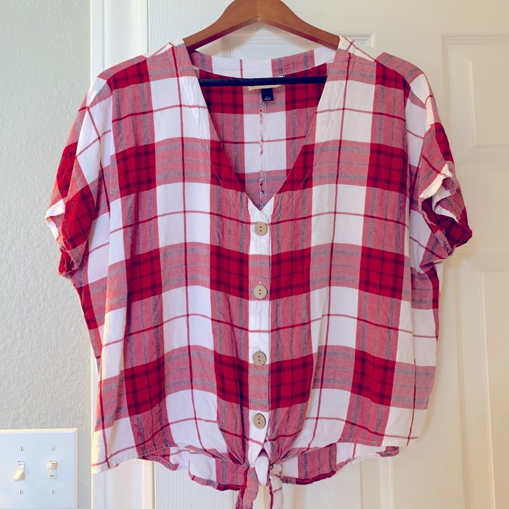 🌸Universal Thread Red & White Checked Slight Crop